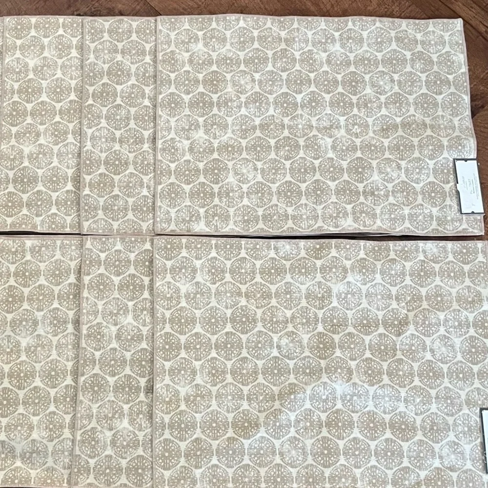 NWT set of 6 threshold beige medallion placemats 14”x19” each